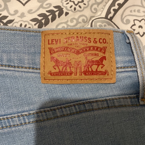 Levi’s 311 - Picture 2 of 4